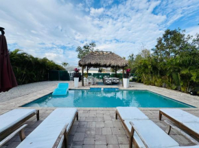 Sarasota Paradise Heated Pool Home Near IMG & Siesta Key Beach